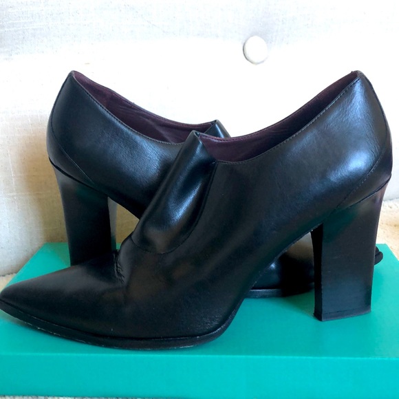 Donald J Pliner Italian leather chelsea boots with pointy toes. - Picture 4 of 9